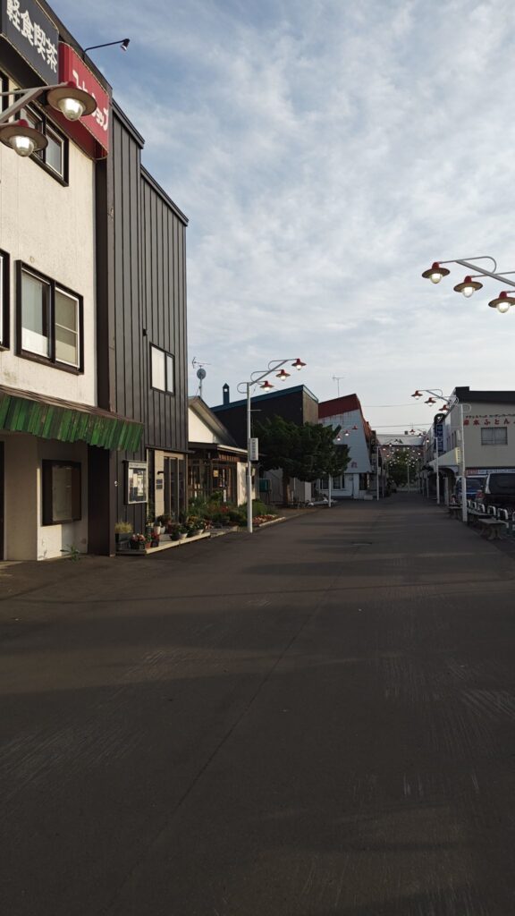 江別市大麻銀座商店街で発生した大規模火災の現場の様子