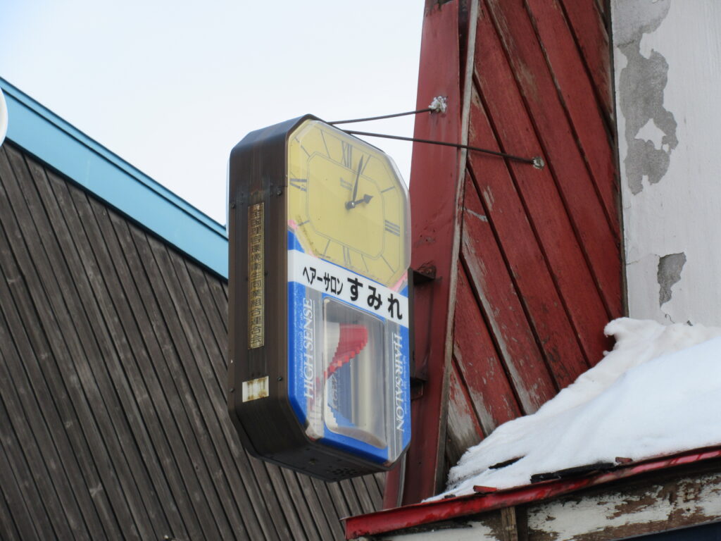 江別市大麻銀座商店街の火災跡地と解体準備が進む現場の様子