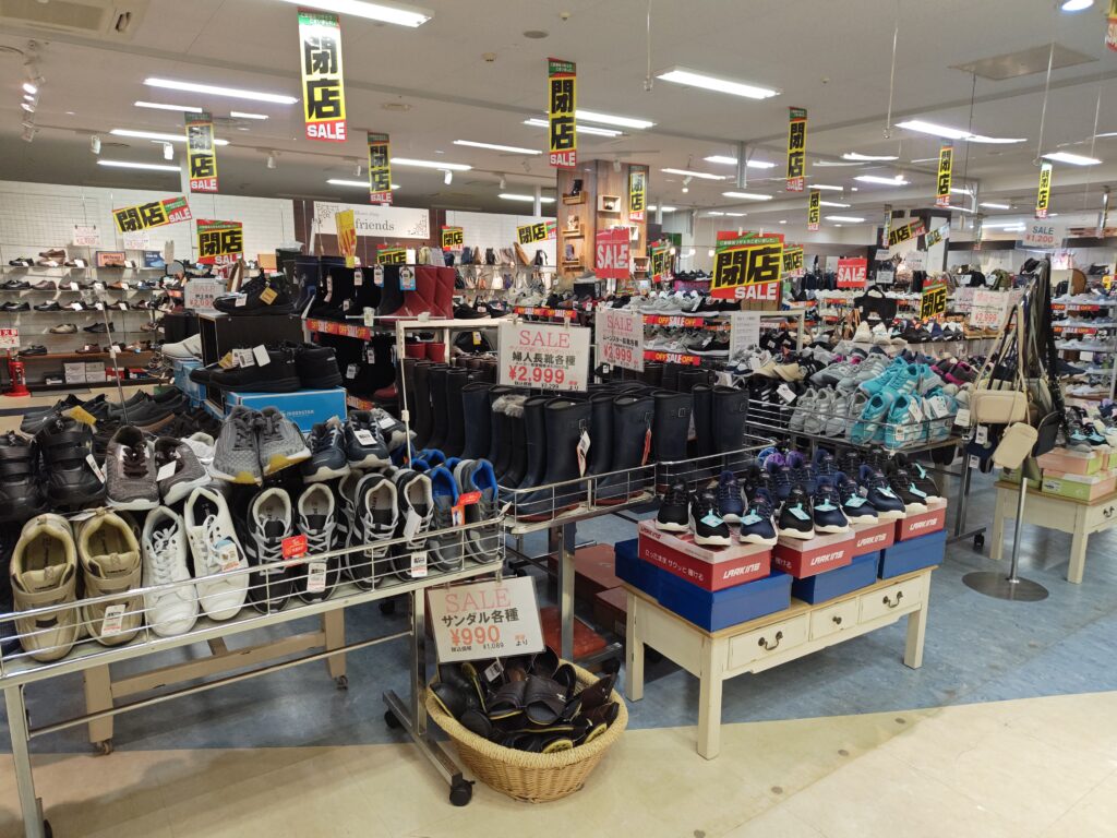 イオンタウン江別 フレンズ閉店セール 靴 婦人服 売り尽くし