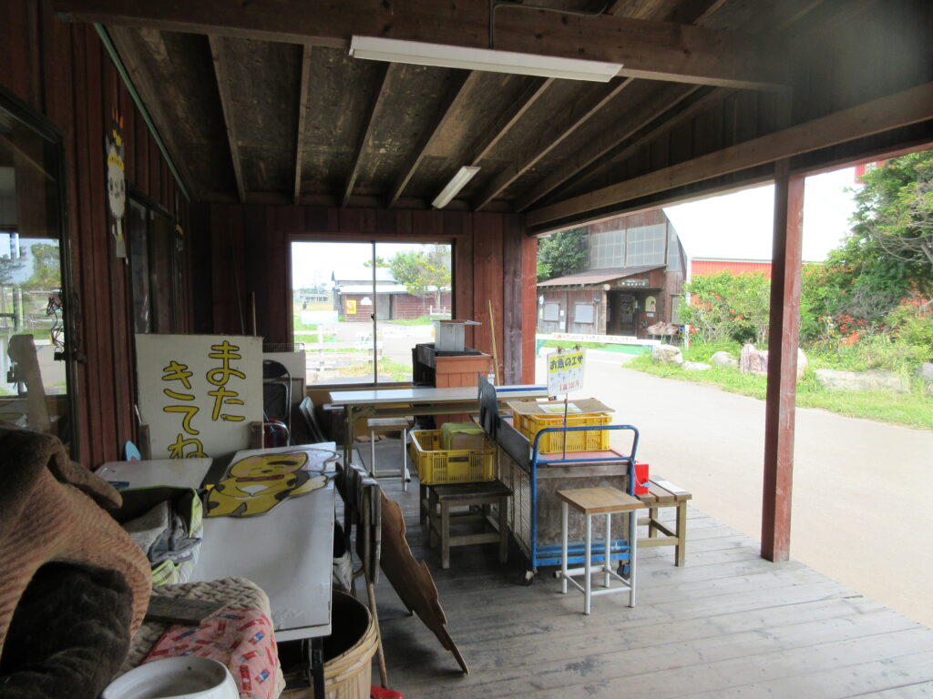 江別市アースドリーム角山農場チャリティーフェスタ2026の様子 動物ふれあいとマルシェイベント