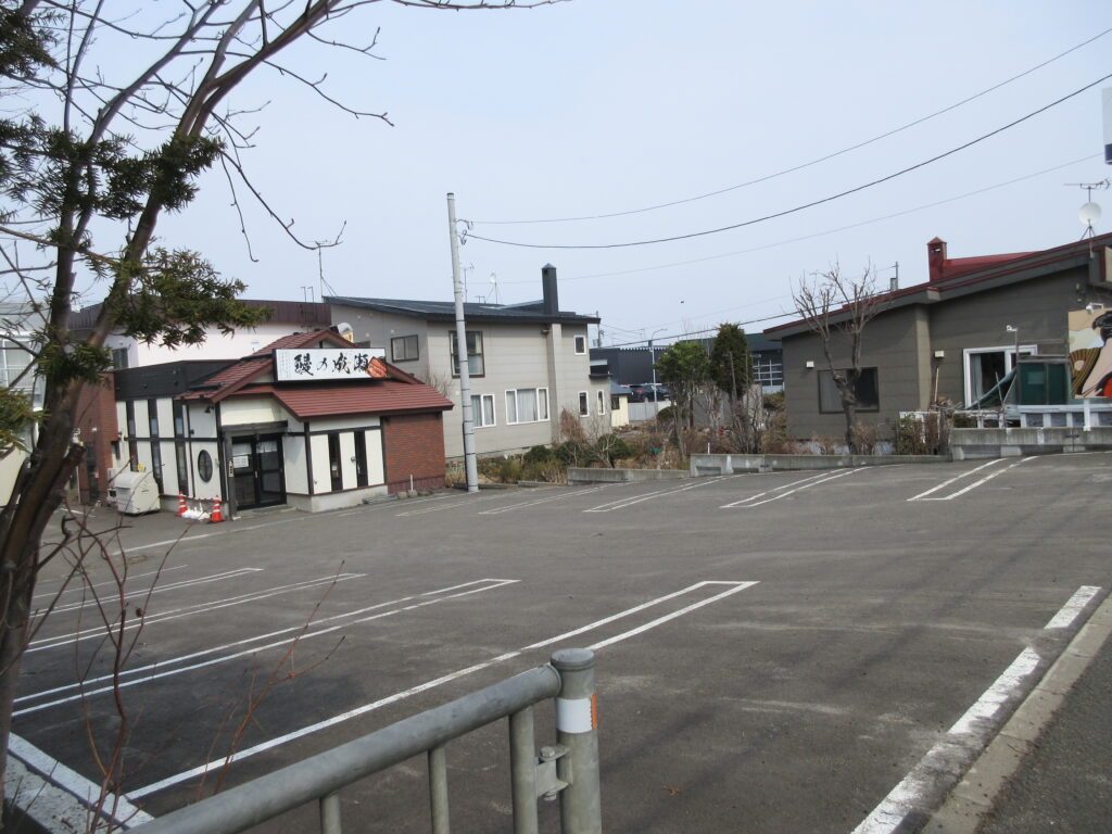 鰻の成瀬 江別店 閉店セール うな重300円引き 外観 駐車場あり